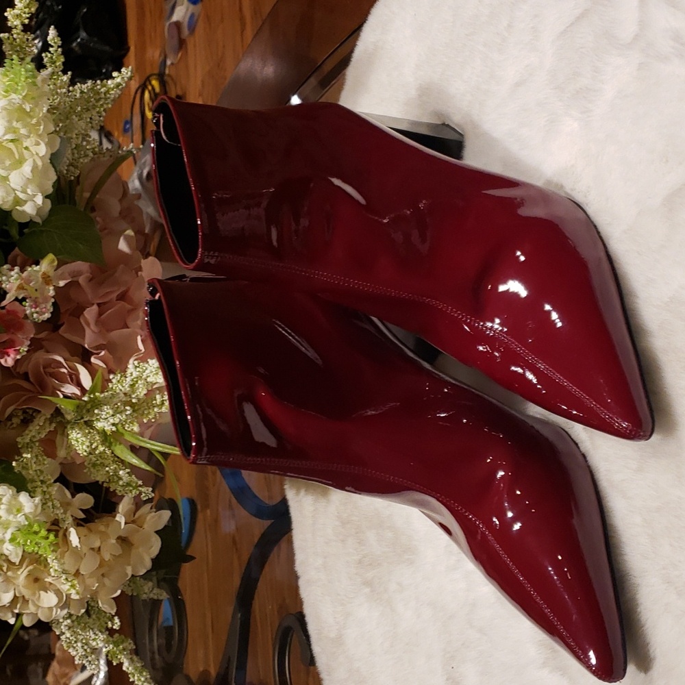 VHNY 9.5 ankle boots with 2 3/4 heels